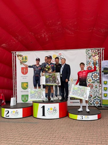 Po Tour de Kurpie, kde jsme vyhráli dvě etapy, obsadili dvě místa na konečném pódiu a získali 113 UCI bodů, jsme pátým týmem světa v počtu sezónních vítězství