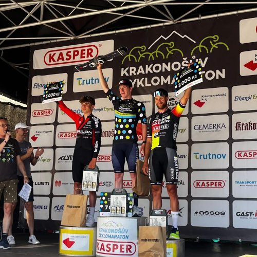 Krakonošův cyklomaraton plně v režii našich jezdců. Vítězem se stal místní rodák Šimon Vaníček