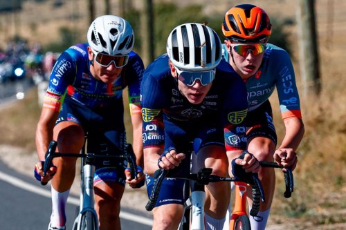 Okolo Arménie jsme vyhráli etapu, vezli dres lídra, v GC skončili čtvrtí, vyhráli týmovou soutěž a získali 28 UCI bodů. Vyhráli jsme i poslední závod ŠKODA CUP
