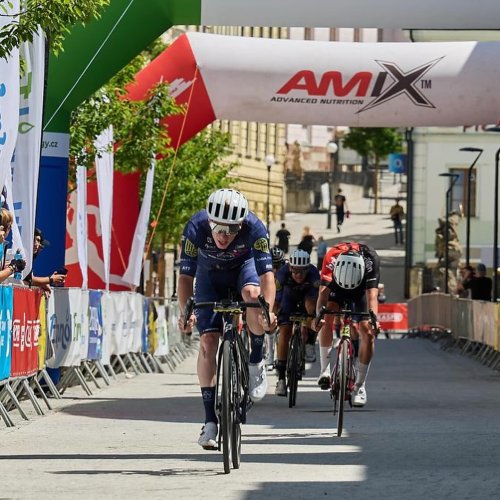 Krakonošův cyklomaraton plně v režii našich jezdců. Vítězem se stal místní rodák Šimon Vaníček