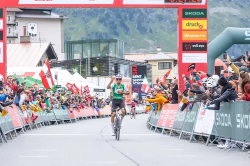 Piotr Pekala se v Rakousku po královské etapě posunul na 12. místo. Martin Voltr za 4. místo v Maďarsku získal 20 UCI bodů.