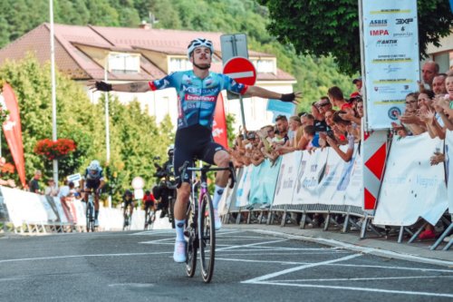 Marcin Budziński dospurtoval na 8. místě. Jakuba Římana vyřadila ze souboje o vítězství na slovenské V4 proražená guma