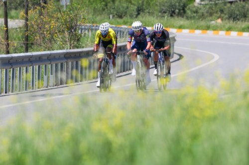 Dostali jsme pozvánku na závod druhé nejvyšší kategorie UCI Presidential Cycling Tour of Turkiye. Po dvou etapách máme v držení červený a bílý dres a 6. místo v etapě