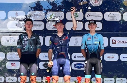 Dominik Neuman za výrazného přispění Alana Banaszeka vyhrál první etapu Tour of Szeklerland a je průběžným lídrem závodu