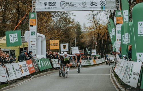 Z etapového závodu Okolo Arden a polského jednorázového Ślężański Mnich vezeme dvě pódiová umístění a třicet tři UCI bodů