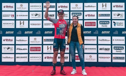 Jakub Otruba dojel v první etapě na Rhodosu na druhém místě. Gert Kivistik oblékl dres pro lídra sprinterské soutěže