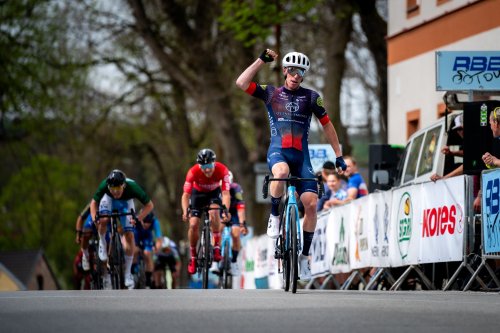 Šimon Vaníček a ATT Investments zcela ovládli RBB Tour. Ve Francii oblékl Jakub Otruba vrchařský dres a Michal Schuran zajistil čtvrtým místem v etapě nejlepší týmový výsledek!