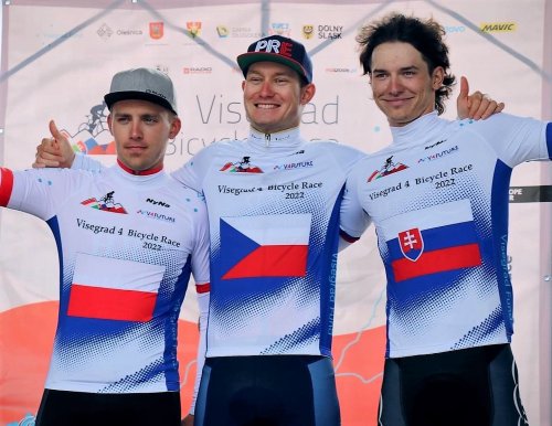 Na české verzi Visegrad 4 Jan Kašpar 3., na polské Tomáš Bárta na 2. místě. ATT Investments vévodí Českému poháru.