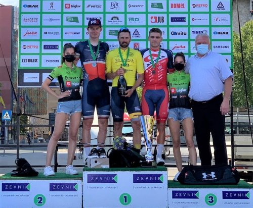 Cyklisté ATT Investments stanuli o víkendových závodech třikrát na stupních vítězů